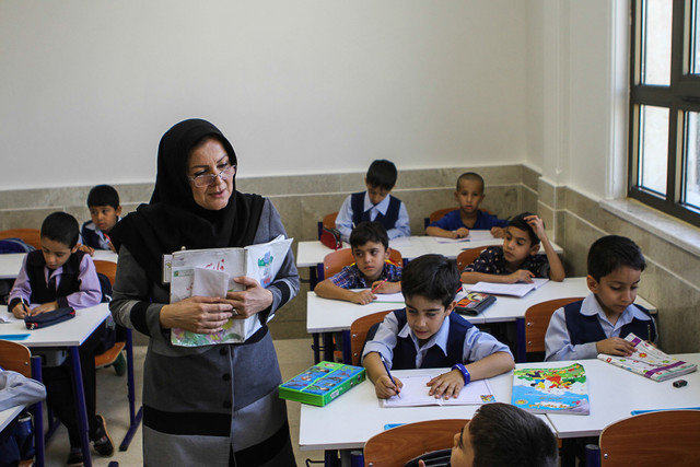 خوزستان 7 هزار معلم کمبود دارد اختصاص ۳۵۰ هزار ساعت حق التدریس به آموزش و پرورش خوزستان